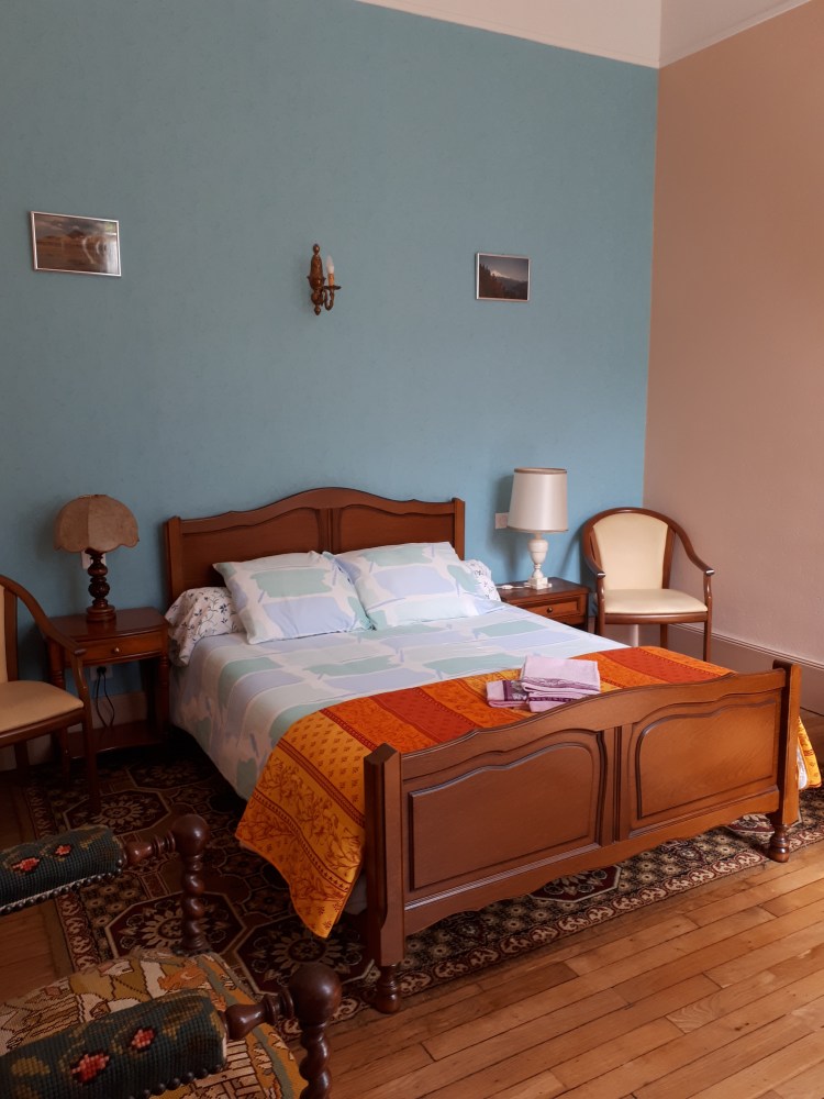 Suite "Glaïeul" avec salle de bain/wc et tout équipée