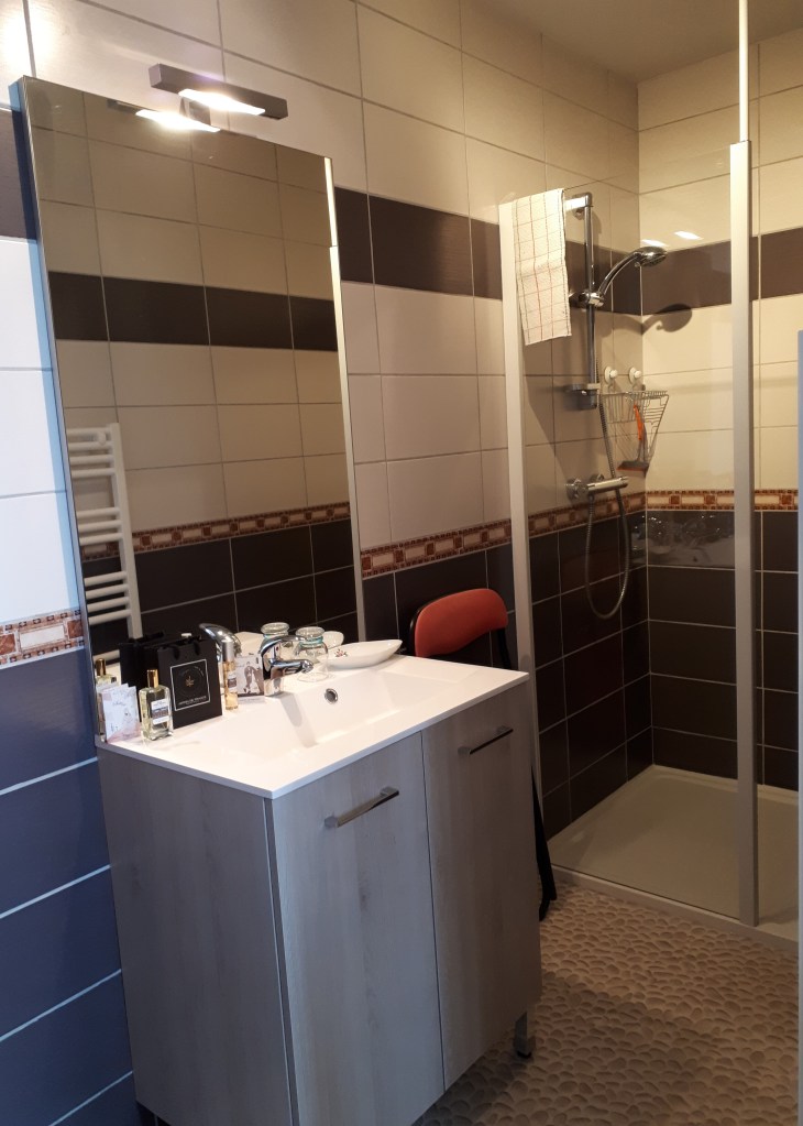 Suite "Lys" et sa salle de bain/wc