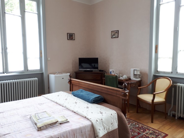 Suite "Lys" avec salle de bain/wc et tout équipée