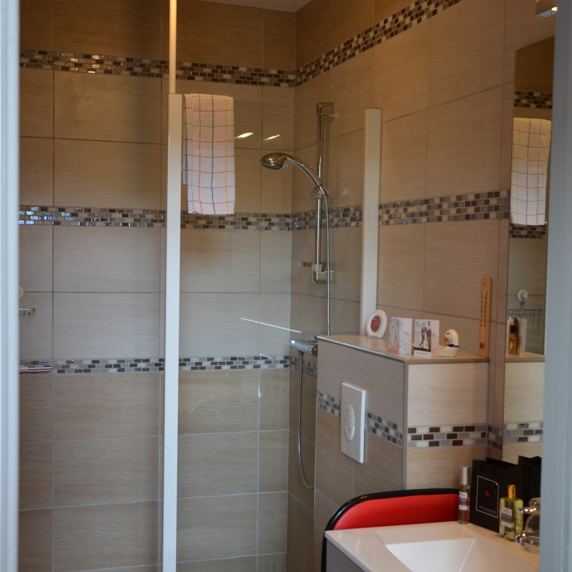 L'une des salles de bain/wc comprise dans chaque suite de la villa