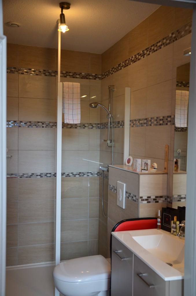 L'une des salles de bain/wc comprise dans chaque suite de la villa